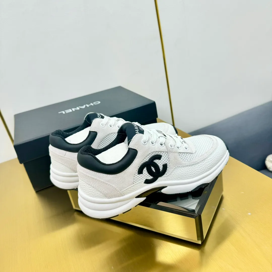 👟👟Ex-factory price 560👟👟～Original calfskin panda shoes Chanel 24C Latest hot style Panda Black and White Sports shoes Casual sneakers Xiaoxiang Hot item Classic black and white Panda color Coco girls must pay. Fabric: Original customized cowhide. Lining: Original imported breathable mesh lining. Outsole: Original molded rubber + TPU combination. Size: Women's 35-40